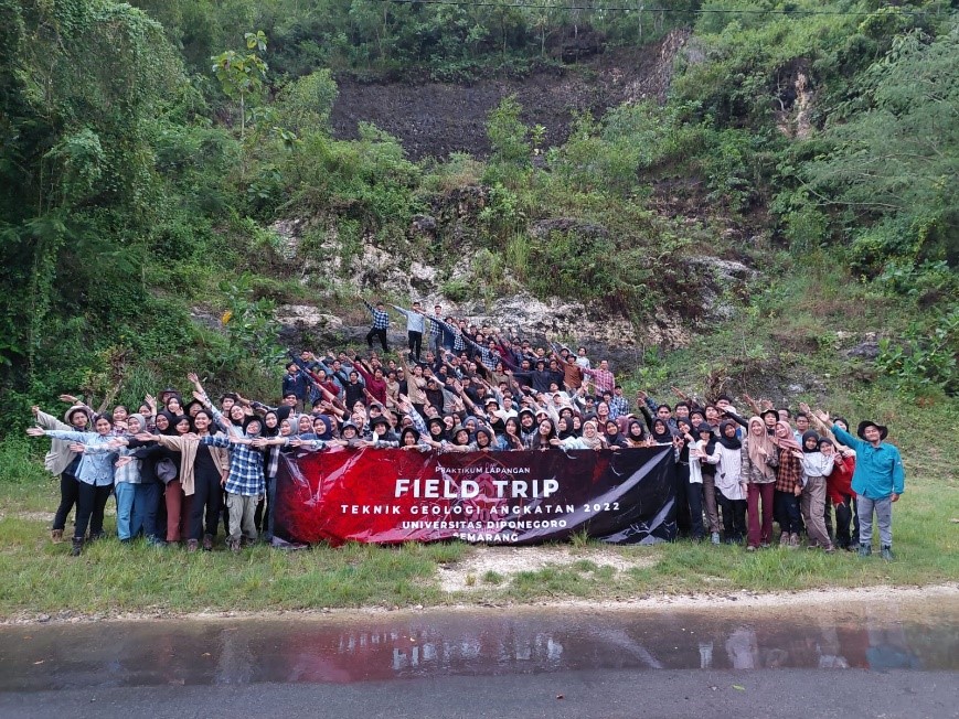 Antusiasme Mahasiswa Baru dalam Kegiatan Ekskursi Geologi ke Yogyakarta